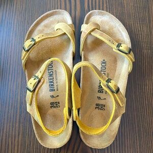 Like new Birkenstock Taormina ochre size 38 narrow fit. Never worn outdoors.
